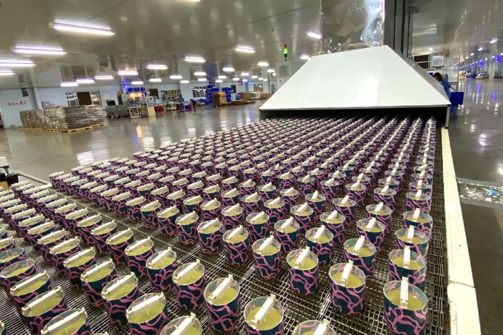 Candles on the assembly line in Vietnam (2020).